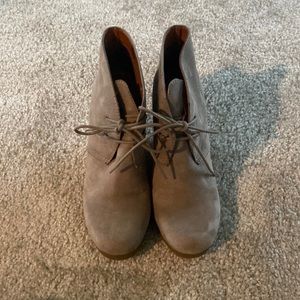 Like new Nine West botties